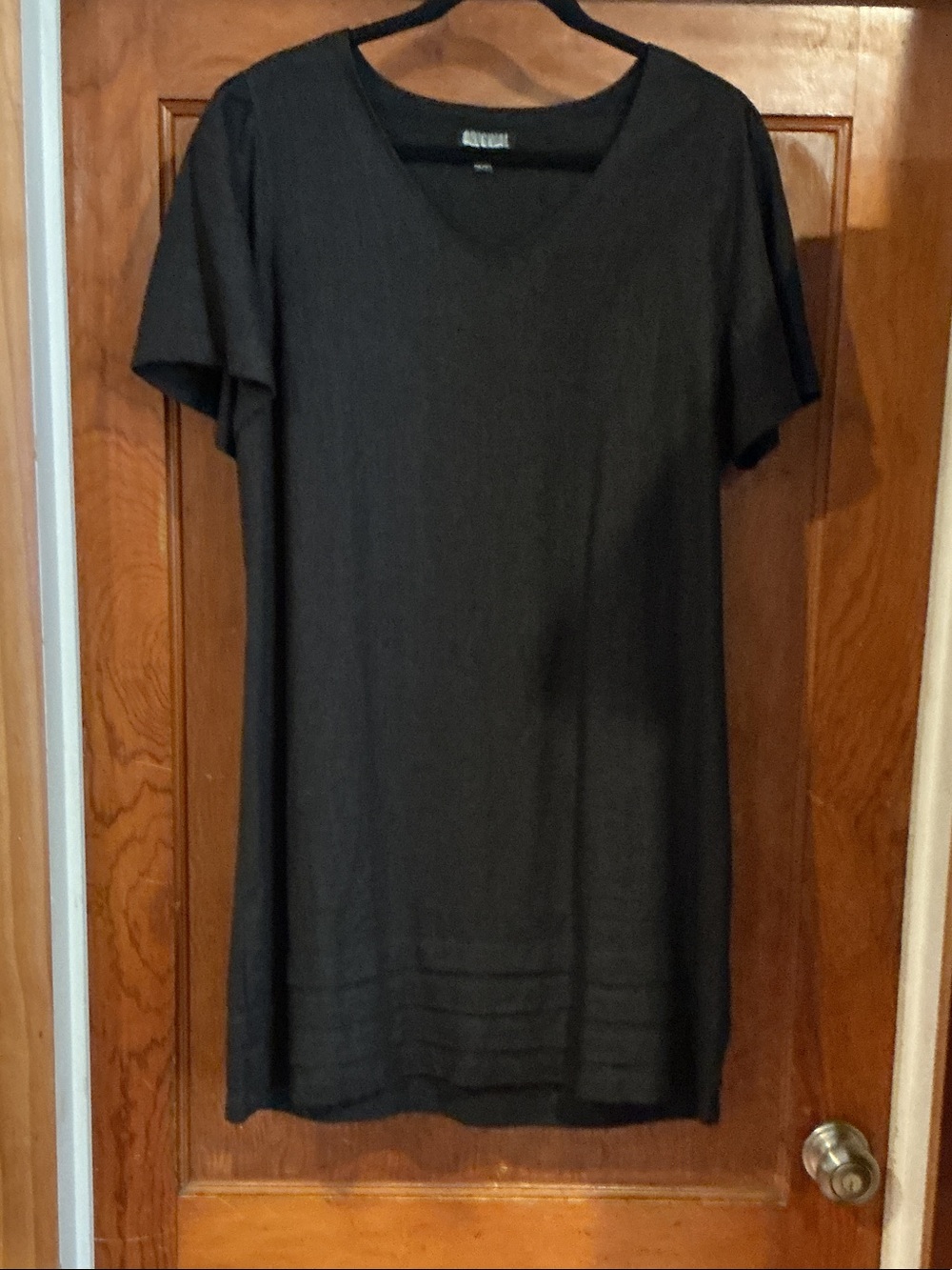 Classic Black Women's Short-Sleeve Tunic dress